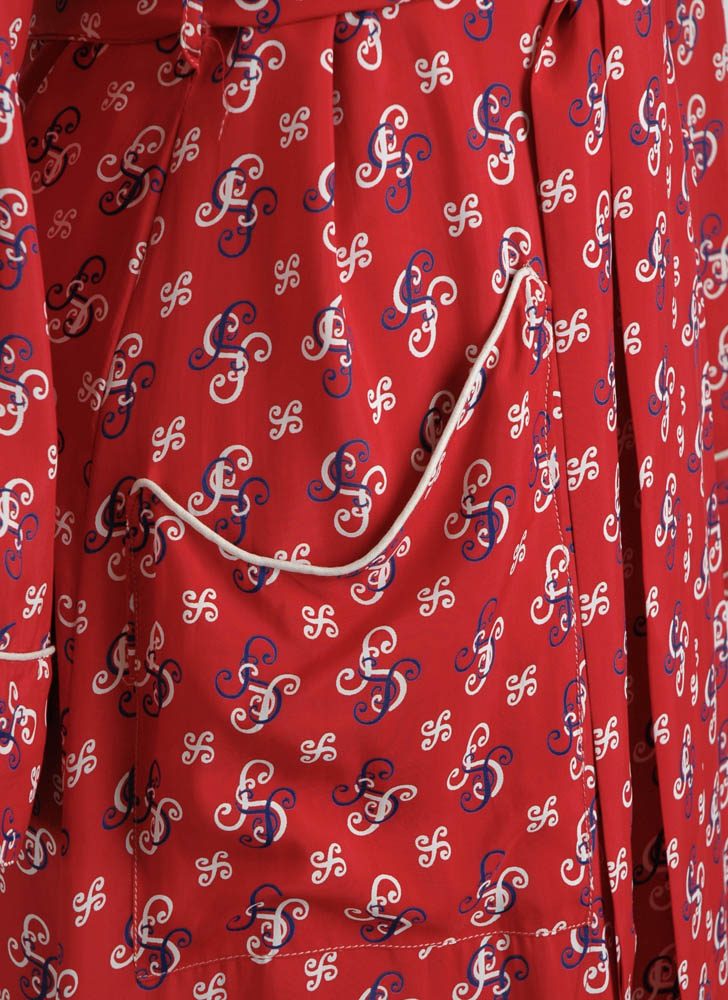 1940s red rayon novelty print robe