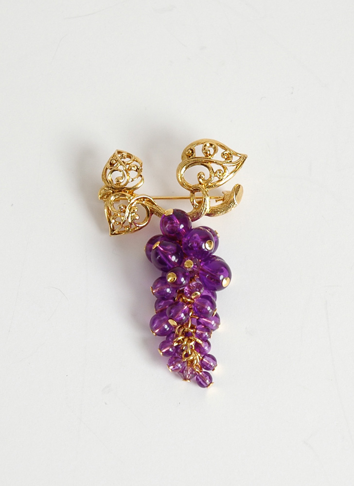 vintage Avon purple lucite grape cluster brooch