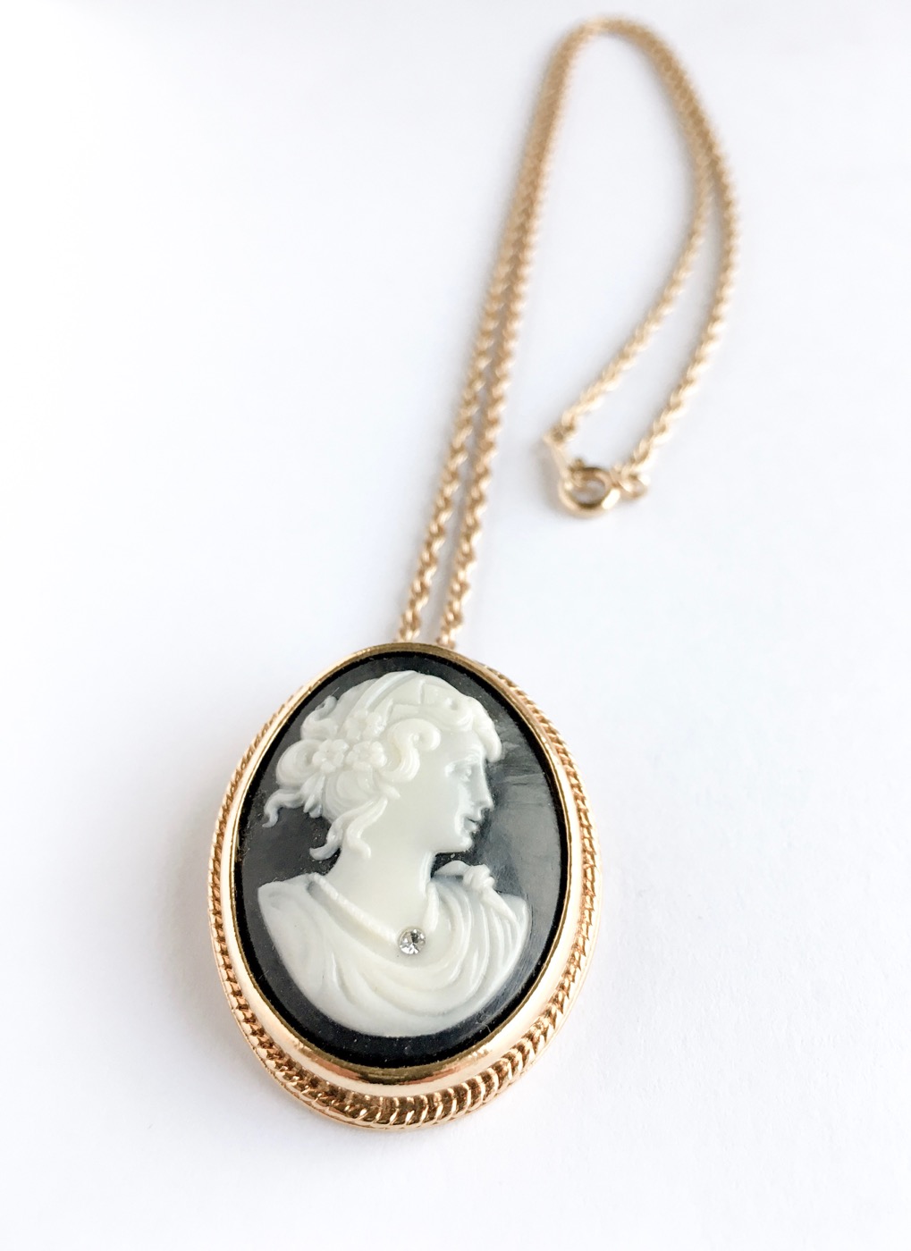 avon cameo pendant